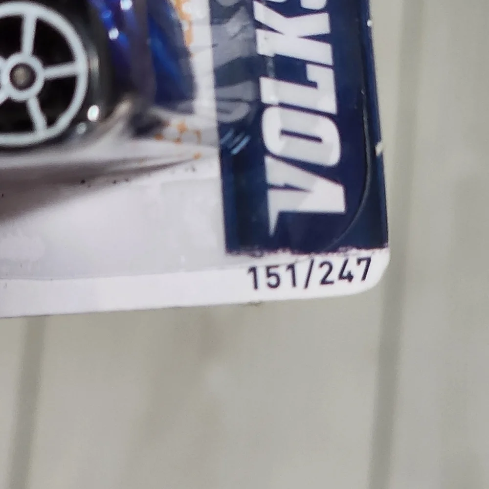 Hot Wheels Blue Volkswagen Beetle Toy Car #151/247 NWT